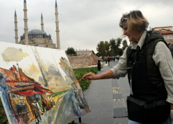 Balkan ülkelerinden 24 ressam, Selimiye Camisi’ni tuvallerine taşıdı