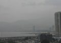 İzmir'i sis bulutu kapladı