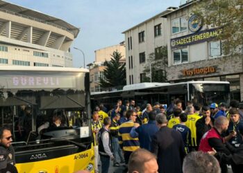Fenerbahçeli taraftarlar, Rams Park’a gitmek için toplandı