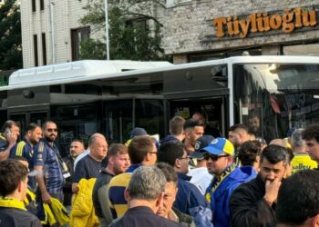 Fenerbahçeli taraftarlar, Rams Park’a hareket etti
