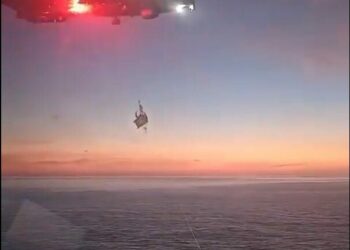 Cezayir açıklarında yaralanan Türk denizci helikopterle tahliye edildi