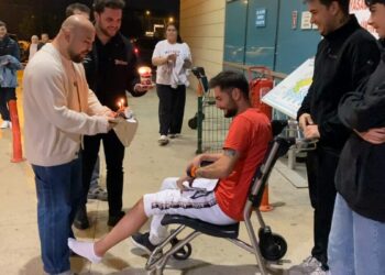 Kazada yaralanan sürücüye hastanede doğum günü sürprizi