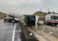 Kırıkkale'de servis midibüsü devrildi: 14 yaralı