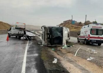 Kırıkkale'de servis midibüsü devrildi: 14 yaralı