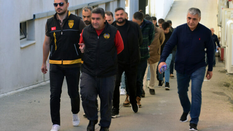 Kurgu trafik kazalarıyla 25 milyon liralık vurgun yapan şebeke, ‘kiralık sürücü’ kullanmış