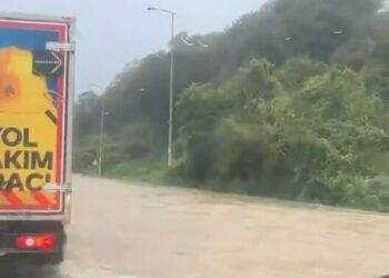 Şile'de sağanak etkili oluyor; yollar göle döndü