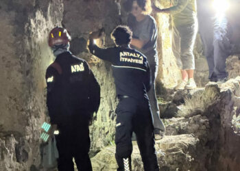 Alanya Kalesi'nde mahsur kalan 3 Rus turist kurtarıldı