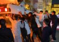 Kız istemeye gittikleri mahallede meşaleler yakıp, çekicideki otomobile patinaj yaptırdılar