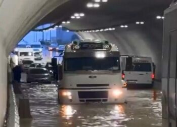 Pendik'te sağanağın ardından tüneli su bastı