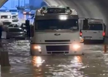 Pendik'te sağanağın ardından tüneli su bastı