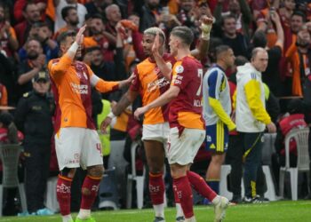 Galatasaray derbide evinde güldü, zirvede seriyi sürdürdü