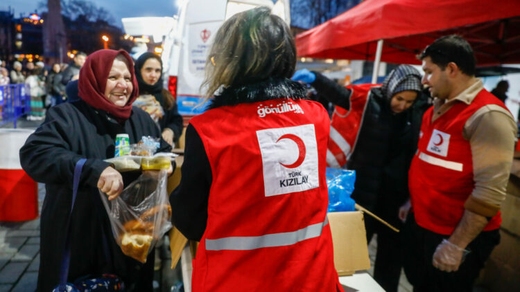 Türk Kızılay'ın hayata geçirdiği Gönüllü Ol'da gönüllü sayısı 500 bini aştı