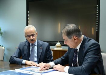 Bakan Uraloğlu, İzmir Büyükşehir Belediye Başkanı Tugay ile görüştü