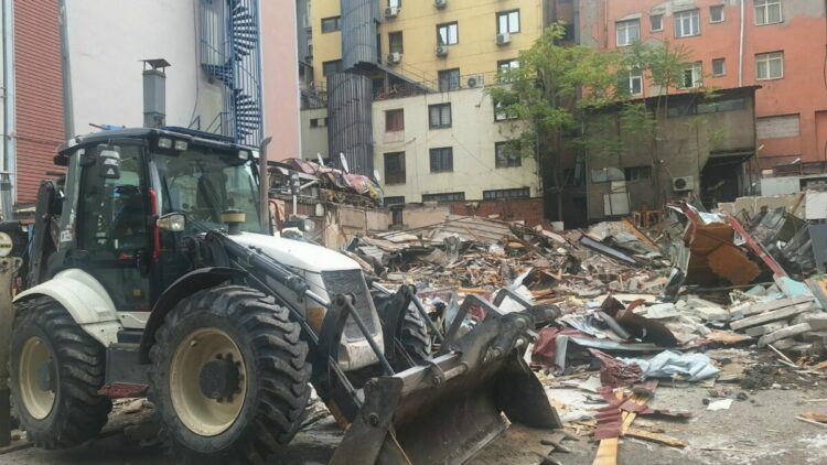 Ankara Ulus'ta eğlence mekanı ile 2 büfenin yıkımı yapıldı