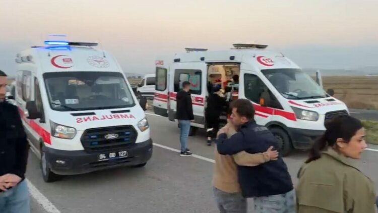 Düğün davetiyesi götürdükleri araç takla attı; 3'ü çocuk 6 yaralı