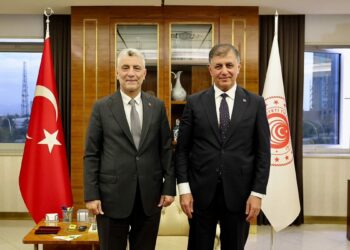 Bakan Bolat, İzmir Büyükşehir Belediye Başkanı Tugay ile görüştü