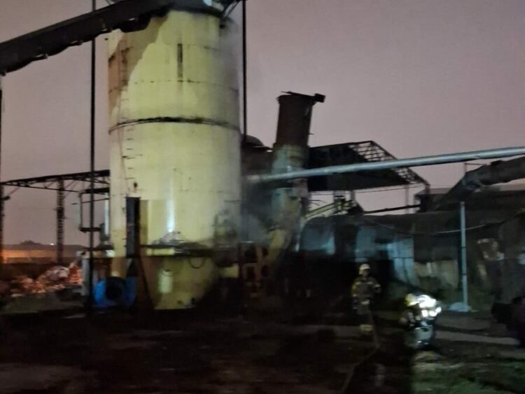 Bursa'da talaş silosunda çıkan yangın söndürüldü