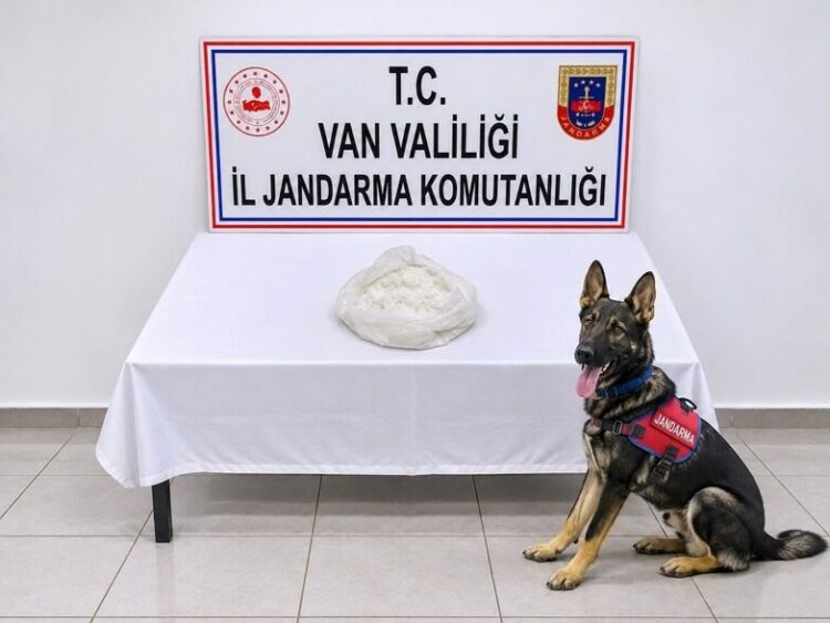 Çantasından 1 kilo metamfetamin çıkan yolcu tutuklandı