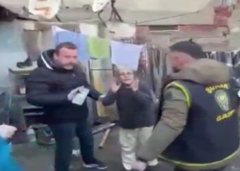 Torunu Nazar'ı harabe evde saklayan tutuklu babaanne, duruşmada rahatsızlandı