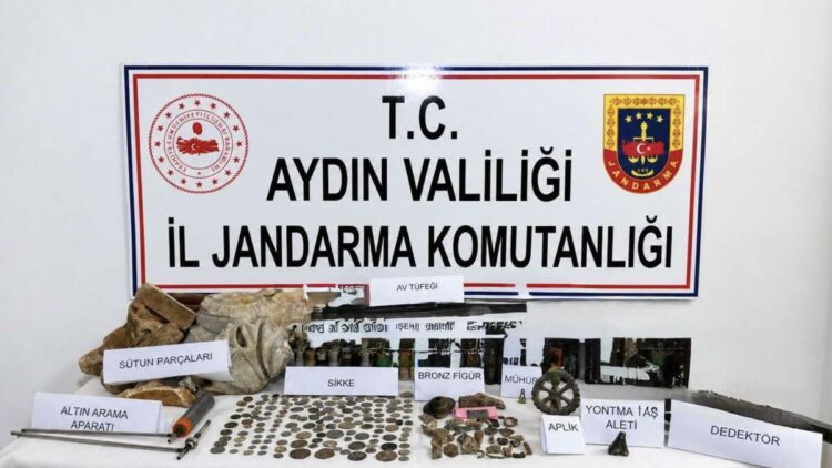 Karacasu’da 157 sikke ve tarihi objeler ele geçirildi