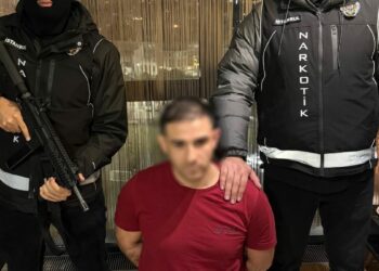 Uluslararası seviyede uyuşturucu ve örgüt kurma suçlarından aranan şüpheli İstanbul'da yakalandı