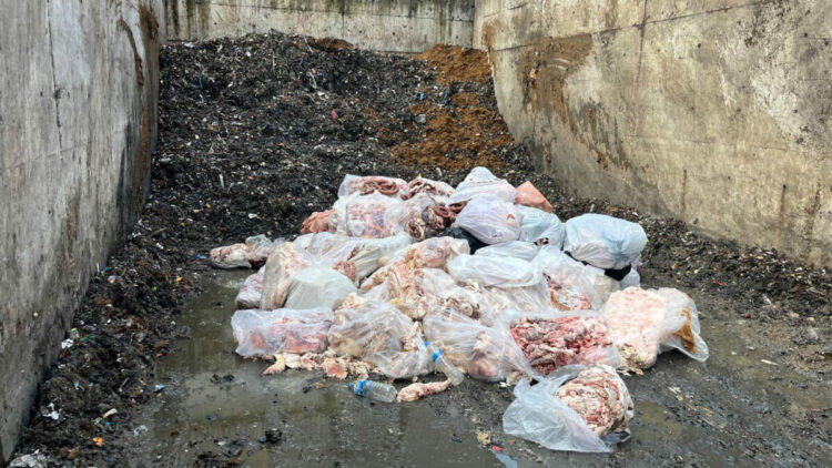 Domuz eti tespit edilen 2,6 ton sucuk imha edildi