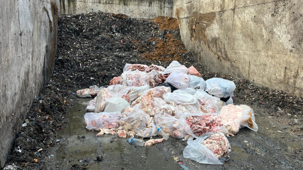 Domuz eti tespit edilen 2,6 ton sucuk imha edildi