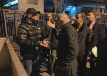 Kadıköy'de yıkım kararı alınan 3 binada tahliye gerginliği