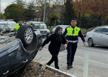 Kazayı haber alıp gelen sürücünün annesi gözyaşlarına boğuldu