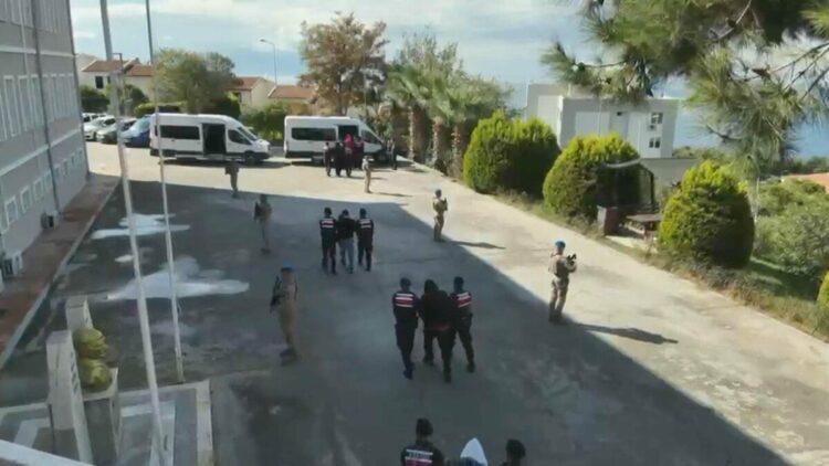 Kuşadası'nda uyuşturucu operasyonu: 45 gözaltı