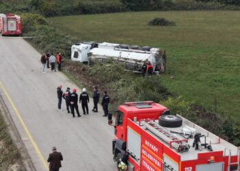 Akaryakıt yüklü tanker devrildi, OSB yolu trafiğe kapatıldı