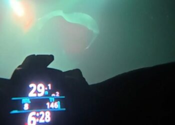 Tunceli'de jandarmadan 29 metre derinlikte Türk bayraklı Cumhuriyet kutlaması