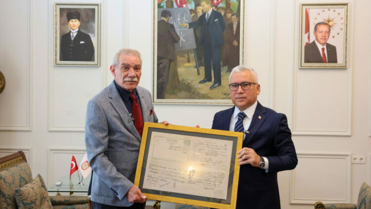 110 yıl sonra ulaşılan belgeler, esir yüzbaşının torununa teslim edildi