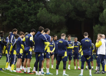 Fenerbahçe, Dirk Kuyt yönetiminde çalıştı