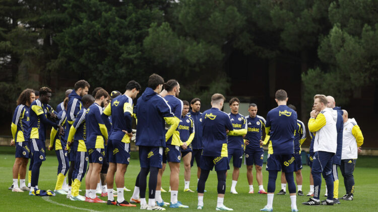 Fenerbahçe, Dirk Kuyt yönetiminde çalıştı: Maç hazırlıklarına devam etti
