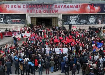 Beşiktaş’ta Cumhuriyet yürüyüşü düzenlendi