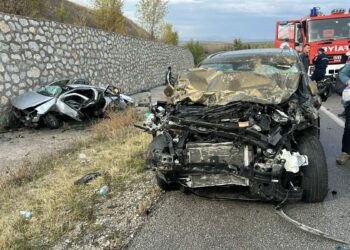 Çorum’da otomobil ile cip çarpıştı; 4 ölü, 2 yaralı