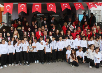 Öğretmen adayları, 29 Ekim Cumhuriyet Bayramı'nı coşkuyla kutladı