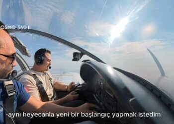 Tek motorlu iki uçakla 4 bin 500 feet’te evlilik teklifi