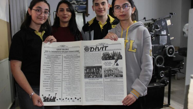 Kars’ta lise öğrencilerinden Cumhuriyet Bayramı’na özel gazete
