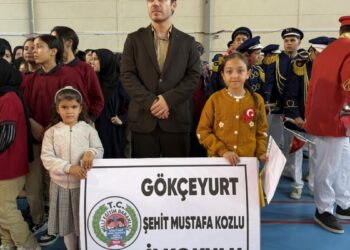 Geçen yıl tek başına kutladığı Cumhuriyet Bayramı’nı bu kez arkadaşlarıyla kutladı