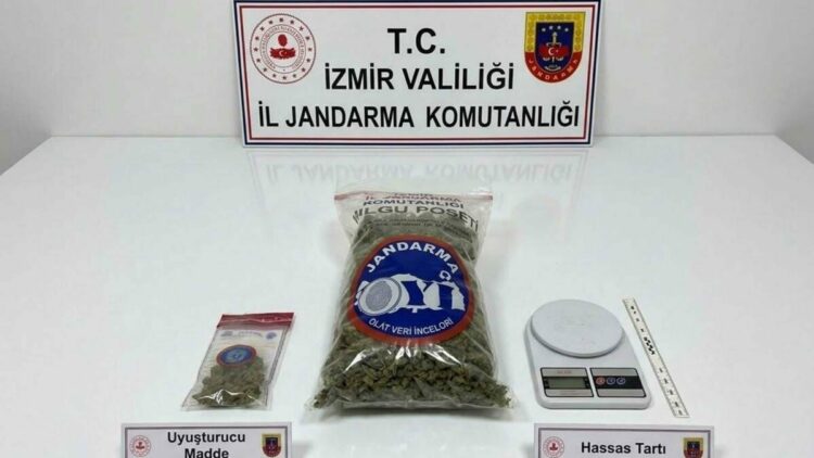 İzmir'de fabrika alanındaki konteynerde uyuşturucu ele geçirildi: 3 gözaltı