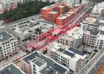Depremle sessizliğe bürünen Atatürk Caddesi'nde 3 yıl sonra 29 Ekim coşkusu
