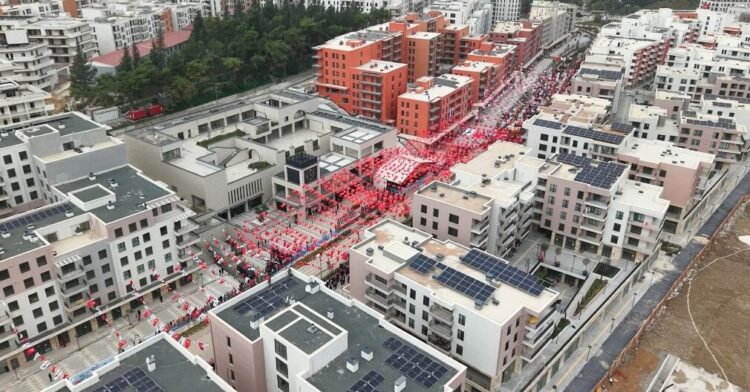 Depremle sessizliğe bürünen Atatürk Caddesi'nde 3 yıl sonra 29 Ekim coşkusu yaşandı