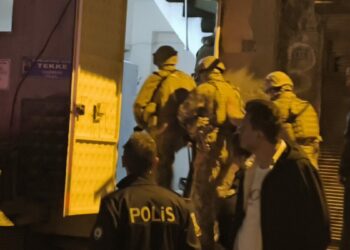 Para vermeyen annesini rehin aldı, özel harekat ekipleri yakaladı
