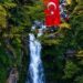 Giresun'da şelale üzerinde Cumhuriyet kutlaması: Türk bayrağı açıp, iple iniş yaptılar