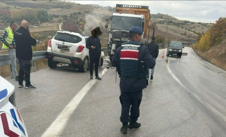 Ankara'da otomobil ile hafriyat kamyonu çarpıştı: 1 ölü