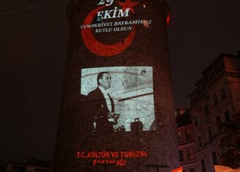 Galata Kulesi'nde 29 Ekim'e özel Atatürk gösterisi