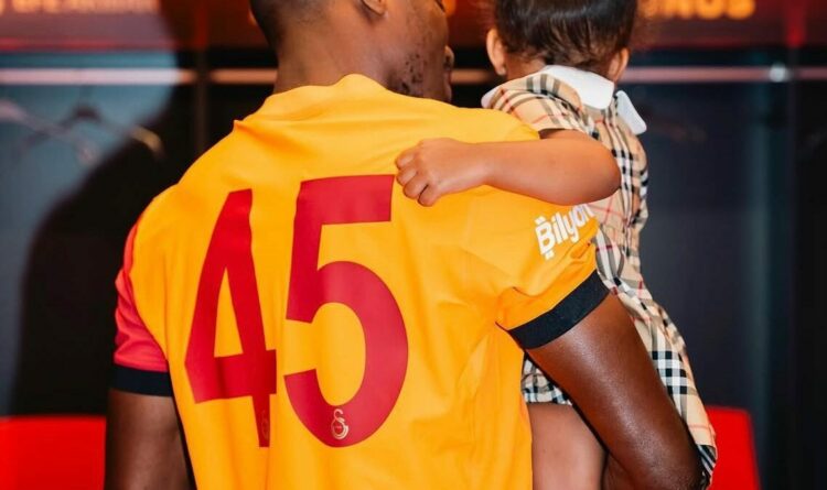 Victor Osimhen'in mutlu günü