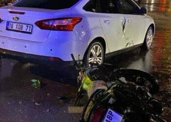 Bursa'da otomobille motosiklet çarpıştı: 2 yaralı
